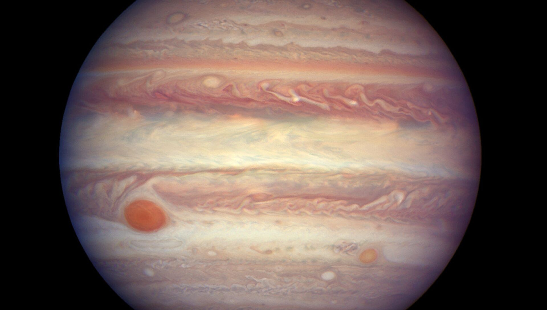 Как проработать юпитер. Юпитер Планета красное пятно. Большое красное пятно на Юпитере. БКП Юпитера. Ураган на планете Юпитер.
