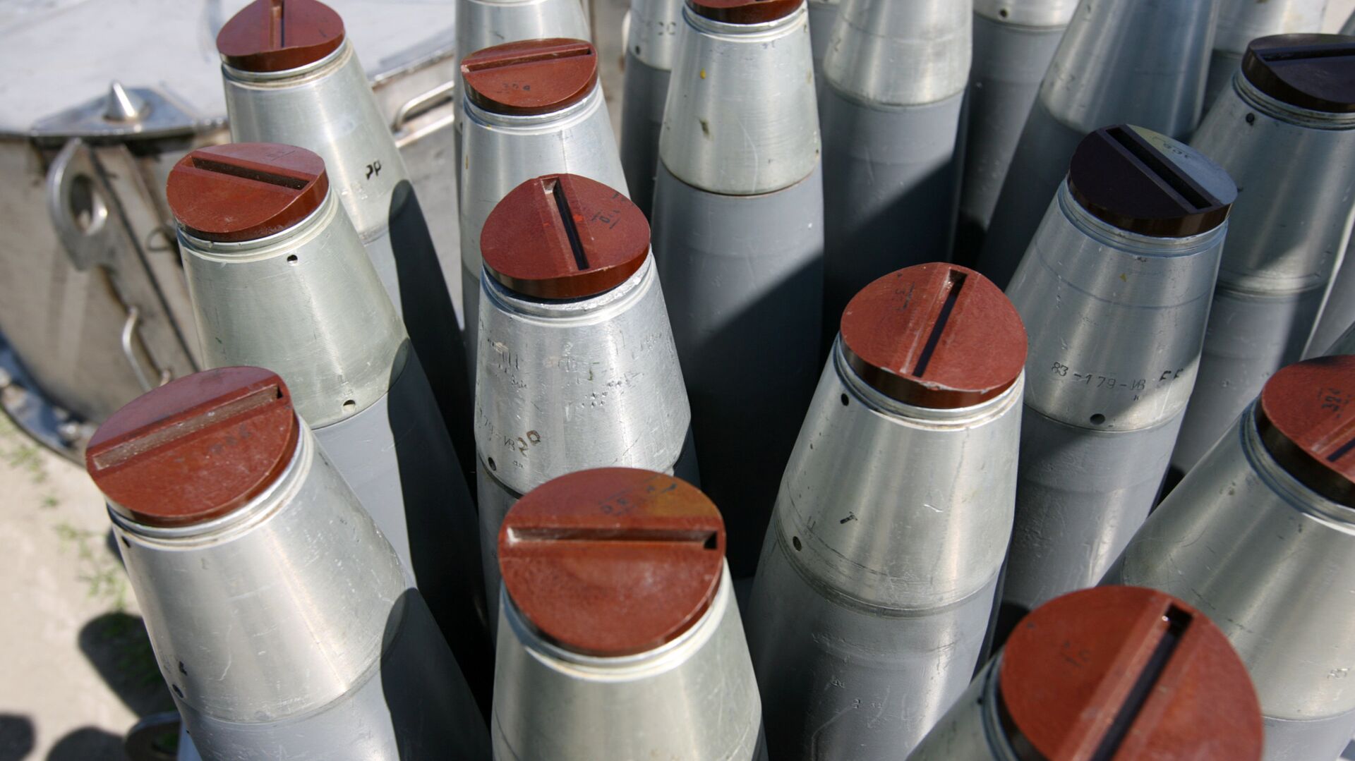 Образцы снарядов с вероятным оснащением химическим зарядом - РИА Новости, 1920, 24.11.2023