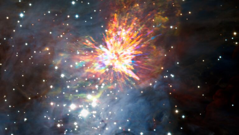 Фотография рождения звезды в созвездии Ориона