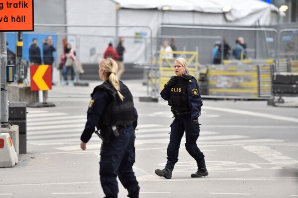Полицейские в центре Стокгольма, Швеция. 7 апреля 2017