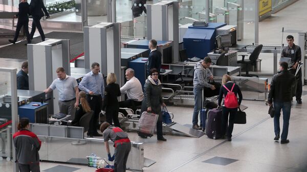 Зона досмотра пассажиров в аэропорту Домодедово