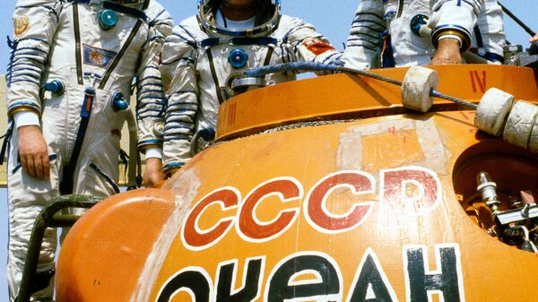 Советско-индийский космический экипаж во время тренировки