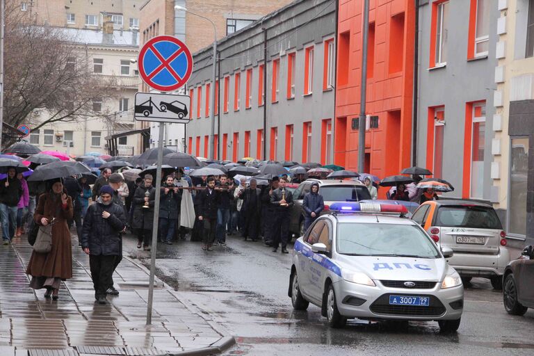 Крестный путь по улицам Москвы