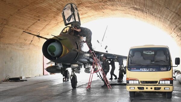 Самолет сирийских военно-воздушных сил на аэродроме Шайрат. Архивное фото