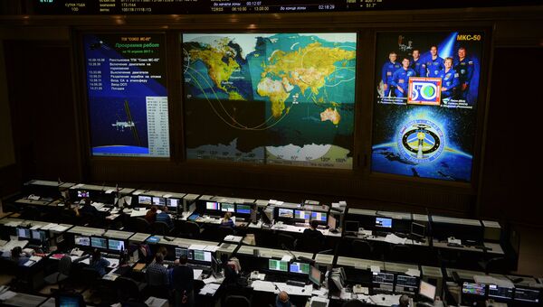 Изображение на экране в Центре управления полетами хода операции по расстыковке и посадке транспортного пилотируемого корабля Союз МС-02. 10 апреля 2017