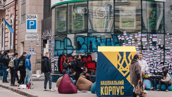 Акция протеста радикалов у здания украинского филиала Сбербанка в Харькове. 10 апреля 2017