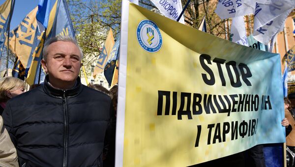 Участники акции против повышения тарифов ЖКХ в Киеве. 10 апреля 2017