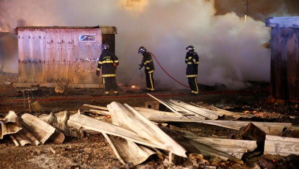 Пожар в лагере беженцев в Гранд-Сенте, Франция. 11 апреля 2017