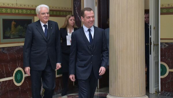 Председатель правительства РФ Дмитрий Медведев и президент Италии Серджо Маттарелла во время встречи. 11 апреля 2017