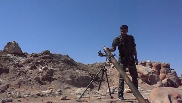 Сирийские солдаты накрыли огнем позиции террористов в Дейр-эз-Зоре. Кадры боя