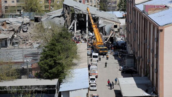 На месте взрыва в Диярбакыре, Турция. 11 апреля 2017