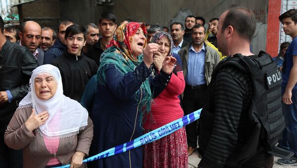 На месте взрыва в Диярбакыре, Турция. 11 апреля 2017