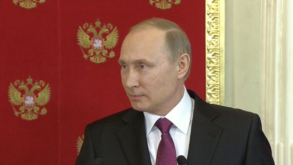 Мем помогите девочке путин