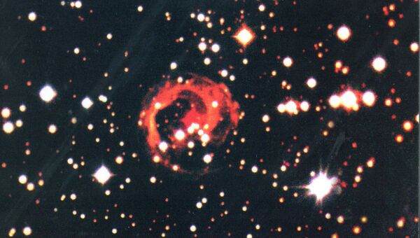Останки необычной красной новой звезды V838 Единорога, взорвавшейся в 2002 году