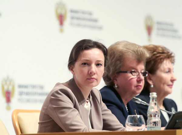 Уполномоченный при президенте РФ по правам ребенка Анна Кузнецова на заседании коллегии Министерства здравоохранения РФ в Москве. 12 апреля 2017 Уполномоченный при президенте РФ по правам ребенка Анна Кузнецова на заседании коллегии Министерства здравоохранения РФ в Москве. 12 апреля 2017