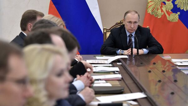Президент РФ Владимир Путин проводит совещание с членами правительства РФ. 12 апреля 2017