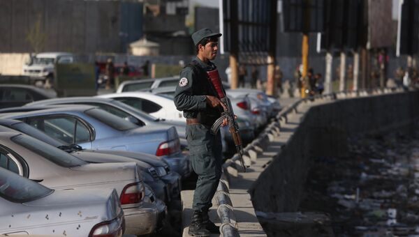 На месте взрыва рядом со зданием министерства обороны в Кабуле, Афганистан