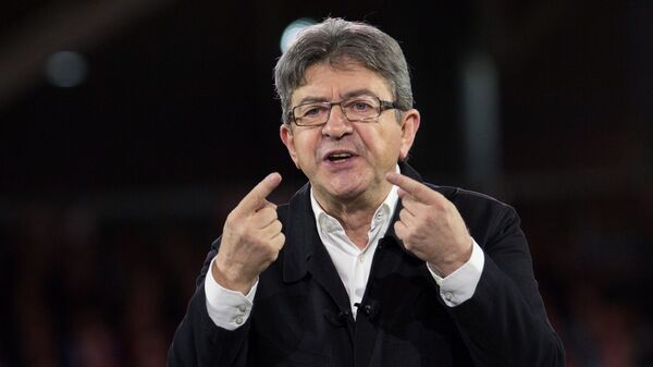 Кандидат в президенты Франции, лидер движения Непокорная Франция Жан-Люк Меланшон выступает на предвыборном митинге в Лилле