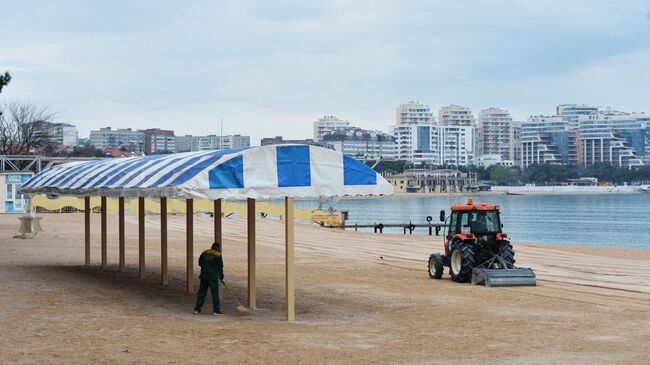 Подготовка к курортному сезоны в Геленджике. Архивное фото