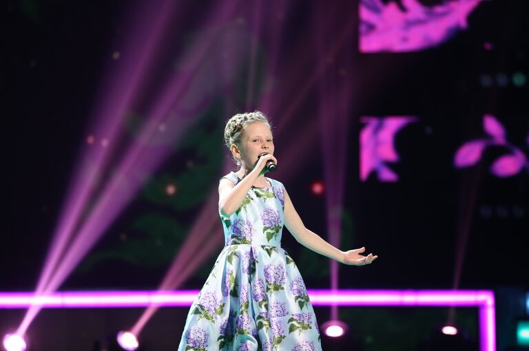 Алексей Чумаков вселил уверенность в участницу Ты супер! Арину Утемишеву Алексей Чумаков вселил уверенность в участницу Ты супер! Арину Утемишеву