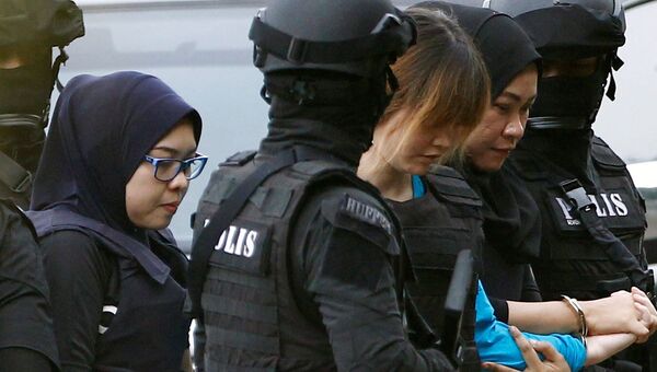 Женщины, обвиняемые в убийстве брата лидера КНДР Ким Чен Нама, перед судом Сепанга в Малайзии. 13 апреля 2017