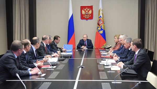 Президент России Владимир Путин проводит совещание с постоянными членами Совета безопасности РФ. 13 апреля 2017