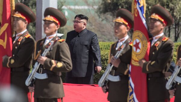 Глава КНДР Ким Чен Ын во время торжественной церемонии открытия нового жилого комплекса на улице Рёмён в Пхеньяне. 13 апреля 2017
