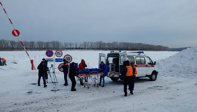 Спасатели ГУ МЧС России по Кемеровской области на берегу реки Томь. Архивное фото
