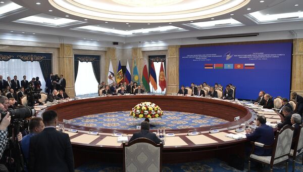 Заседание Высшего Евразийского экономического совета (ВЕЭС) на уровне глав государств в расширенном составе в резиденции Ала-Арча в Бишкеке. 14 апреля 2017 года