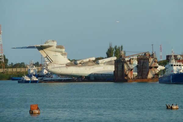 Советский экраноплан Лунь в Каспийске, 2010 год Советский экраноплан Лунь в Каспийске, 2010 год