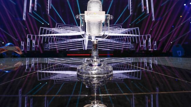 Главный приз конкурса Евровидение - хрустальный микрофон. Архивное фото