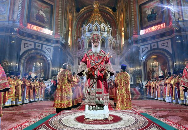 Патриарх Московский и всея Руси Кирилл на праздничном пасхальном богослужении в храме Христа Спасителя в Москве