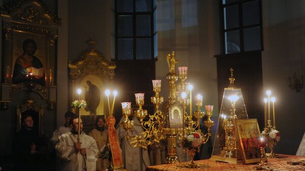 Священнослужители на пасхальном богослужении в алтаре Кафедрального собора во имя Казанской иконы Божией Матери в Чите