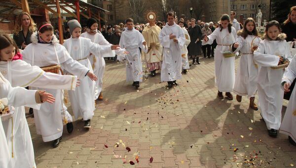 Московские католики празднуют Пасху