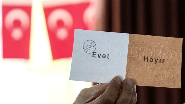 Подсчет голосов конституционного референдума в Анкаре. Архивное фото