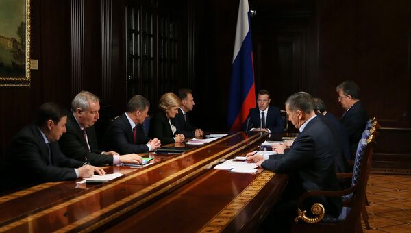 Председатель правительства РФ Дмитрий Медведев проводит совещание с вице-премьерами РФ. 17 апреля 2017