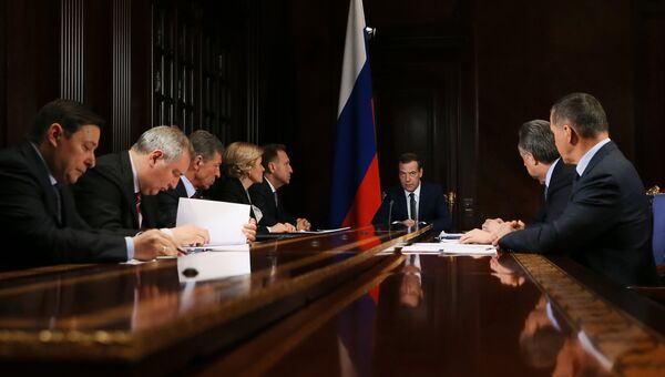 Председатель правительства РФ Дмитрий Медведев проводит совещание с вице-премьерами РФ. 17 апреля 2017