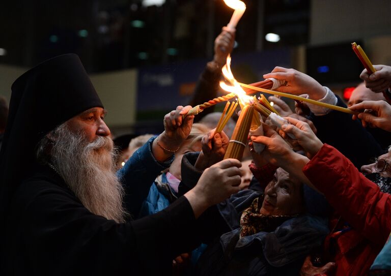 Прибытие самолета с Благодатным огнем из Иерусалима Прибытие самолета с Благодатным огнем из Иерусалима