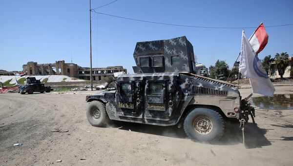 Автомобиль армии Ирака во время операции против Исламского государства* (организация запрещена в РФ). Архивное фото