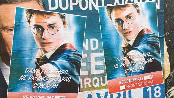 Шуточные плакаты про кандидатов в президенты Франции