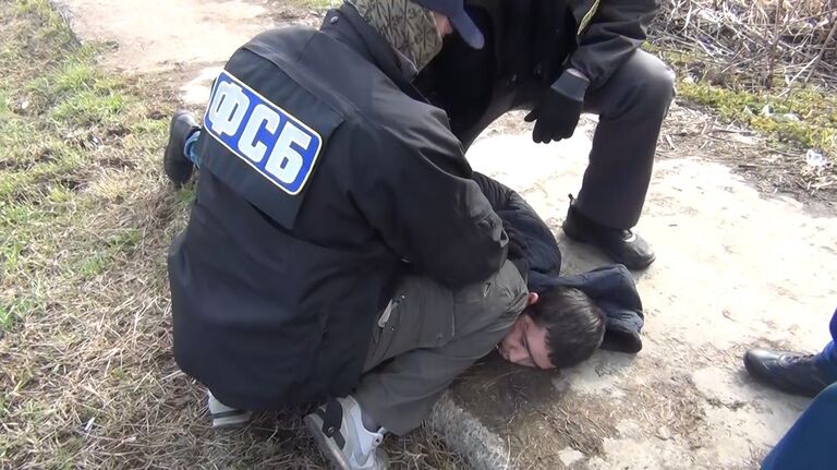 Кадры задержания предполагаемого организатора теракта в метро Санкт-Петербурга Кадры задержания предполагаемого организатора теракта в метро Санкт-Петербурга