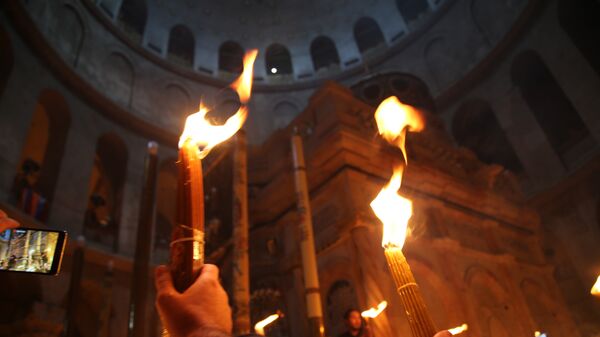 Схождение Благодатного огня в храме Гроба Господня в Иерусалиме. Архивное фото