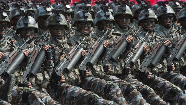 Военнослужащие специальных тактических войск КНДР на параде в Пхеньяне. 15 апреля 2017 года