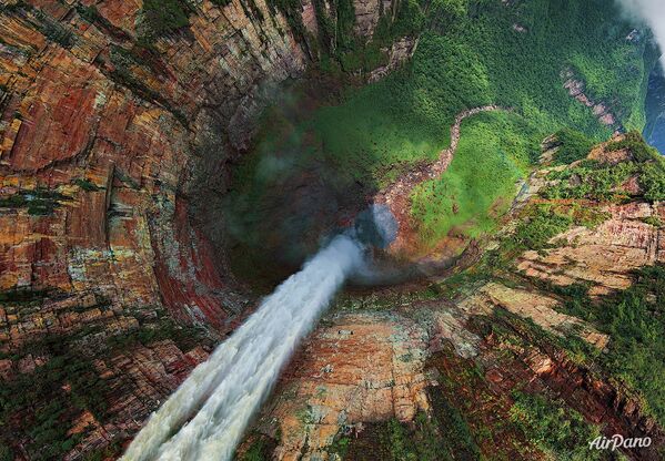 Вид на водопад Чурун-Меру (Дракон), Венесуэла