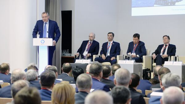 Дмитрий Рогозин выступает на военно-промышленной конференции на базе концерна госкорпорации Росатом в Москве. 18 апреля 2017
