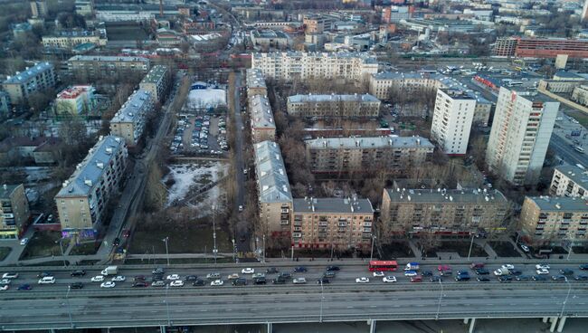 Двухуровневая автомобильная развязка на Волоколамском шоссе в Москве. Архивное фото