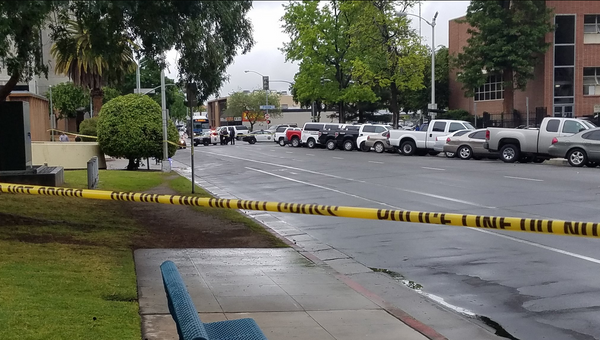 На месте стрельбы в калифорнийском городе Фресно, США. 18 апреля 2017