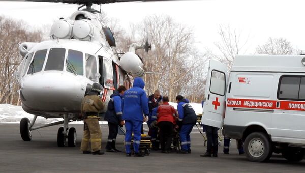 Госпитализация пострадавших в результате авиаинцидента, произошедшего в районе Мутновского вулкана на Камчатке
