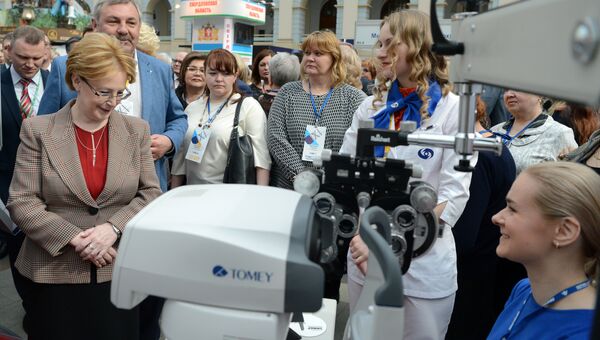 Министр здравоохранения РФ Вероника Скворцова (слева) на XI всероссийском форуме Здоровье нации – основа процветания России в Москве