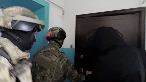 Сотрудники УФСБ во время задержания группы лиц причастных к террористической деятельности. Архивное фото